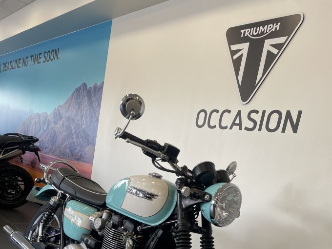 TRIUMPH BONNEVILLE T120 4
