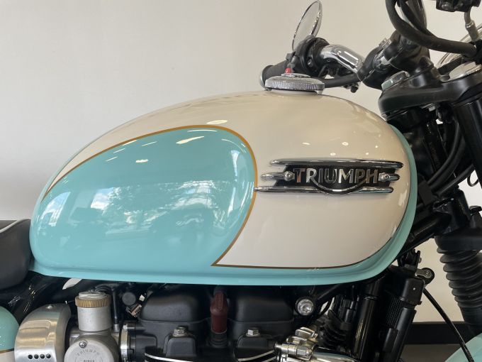 TRIUMPH BONNEVILLE T120 4