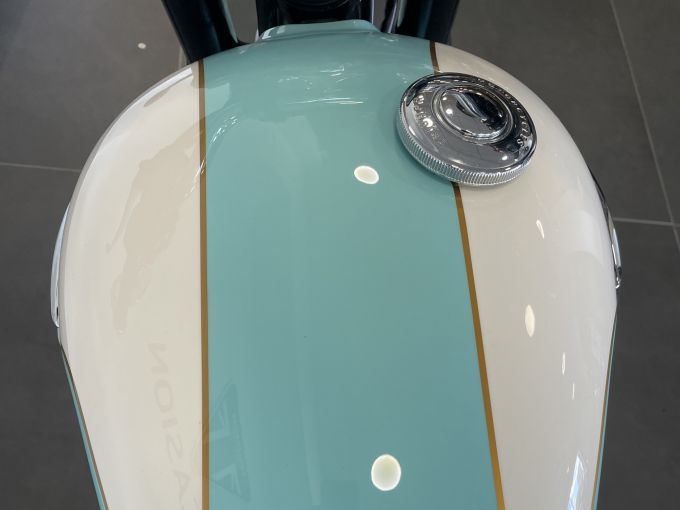 TRIUMPH BONNEVILLE T120 4