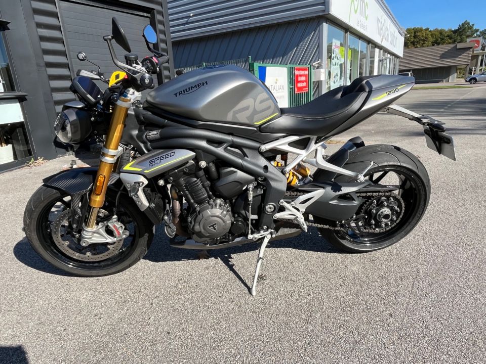 TRIUMPH SPEED TRIPLE 1200 RS 4