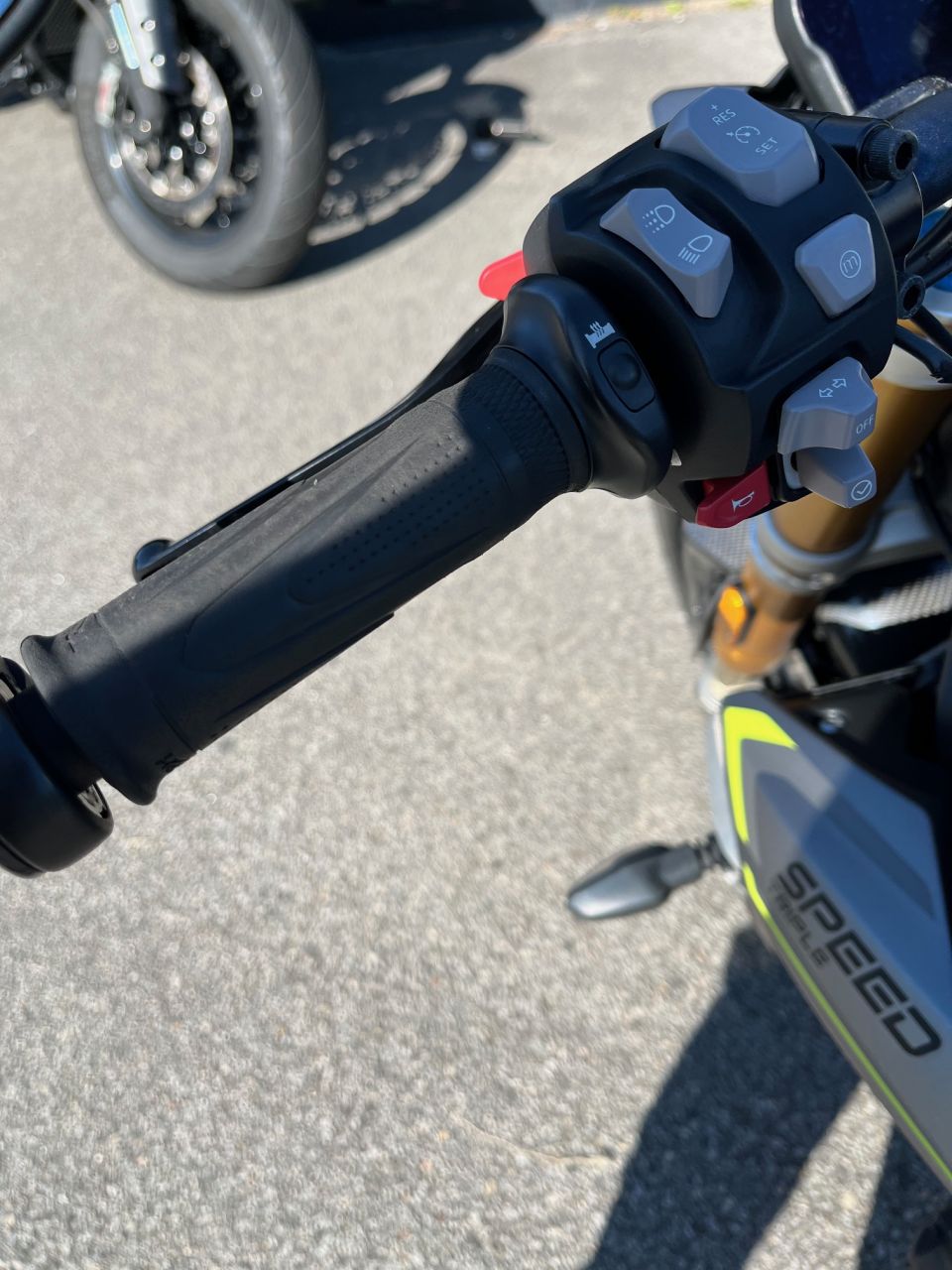 TRIUMPH SPEED TRIPLE 1200 RS 4