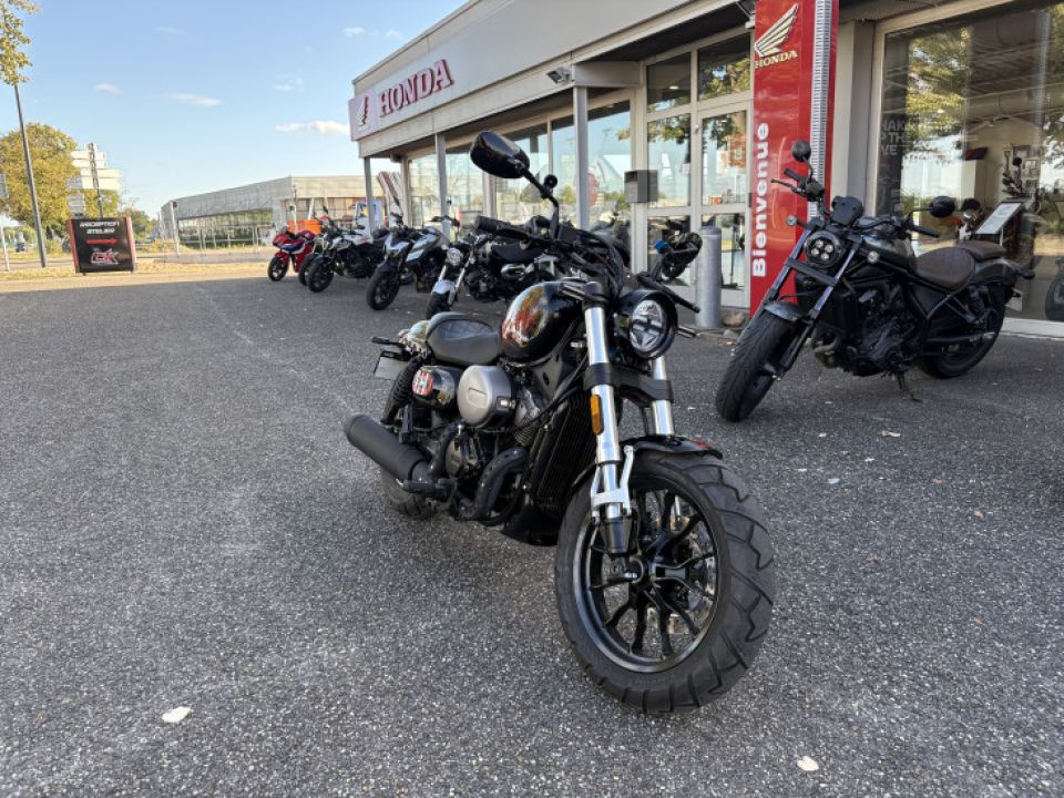 HYOSUNG 125 BOBBER 4