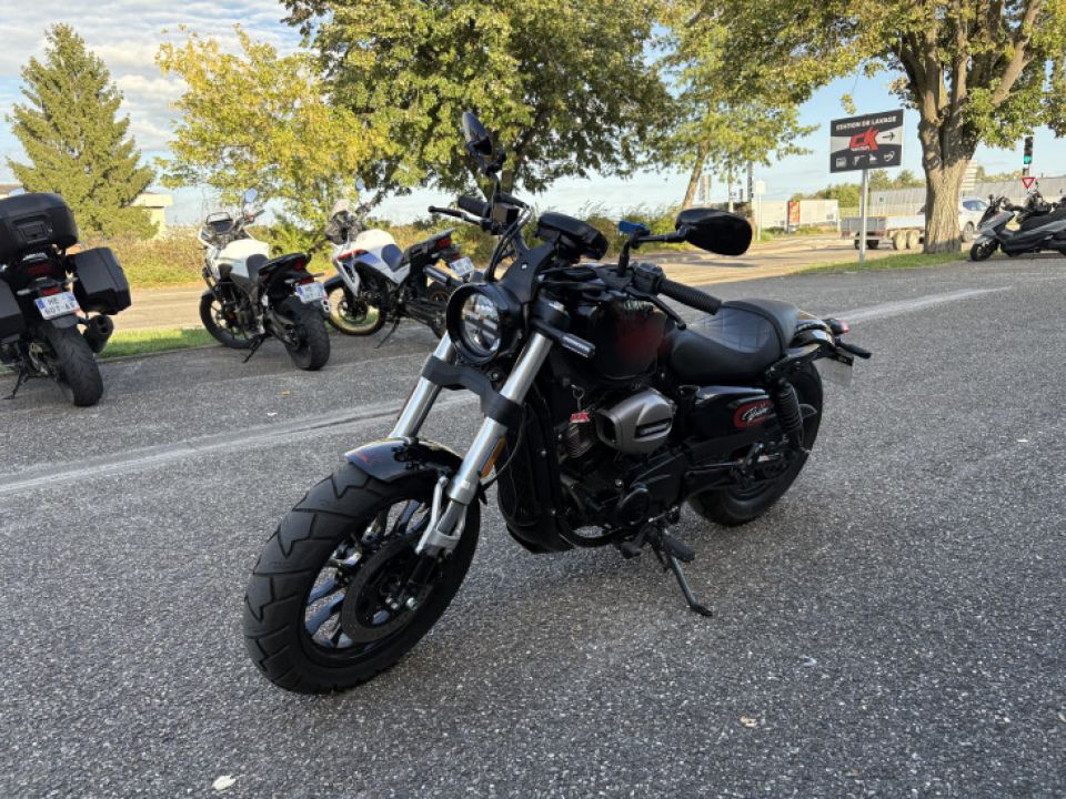 HYOSUNG 125 BOBBER 4