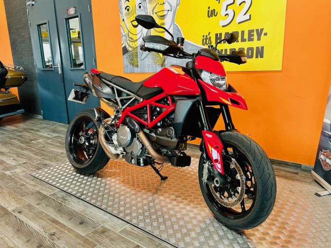 DUCATI HYPERMOTARD 4