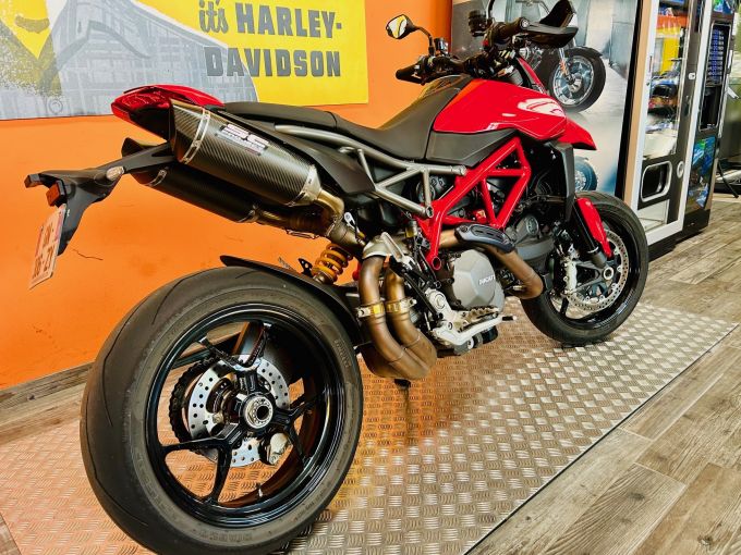DUCATI HYPERMOTARD 4