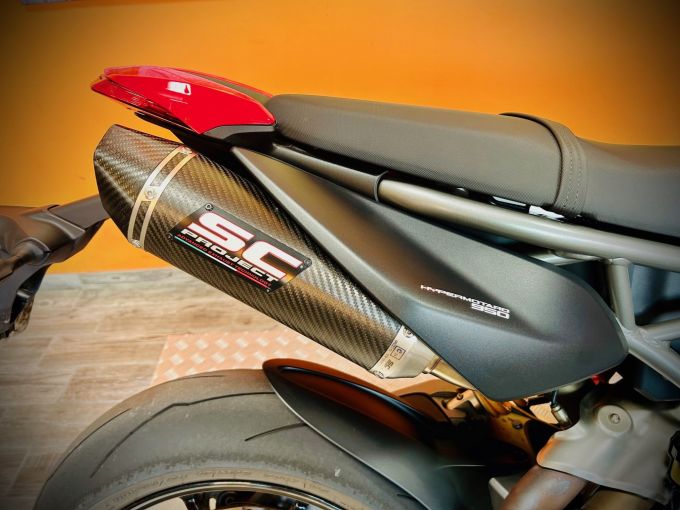 DUCATI HYPERMOTARD 4
