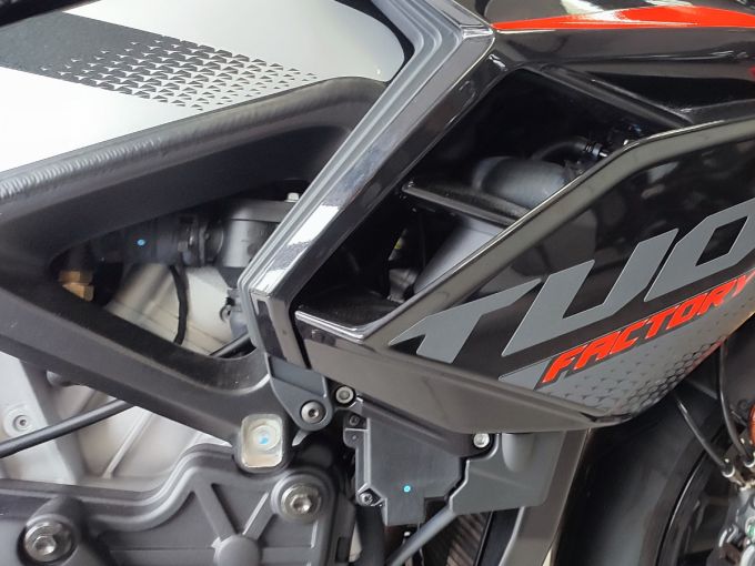 APRILIA TUONO 1100 V4 FACTORY 4