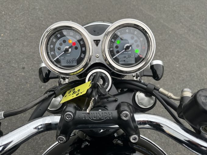 TRIUMPH BONNEVILLE T120 4