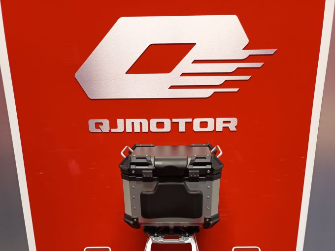 QJ MOTOR SRT 700 X 4