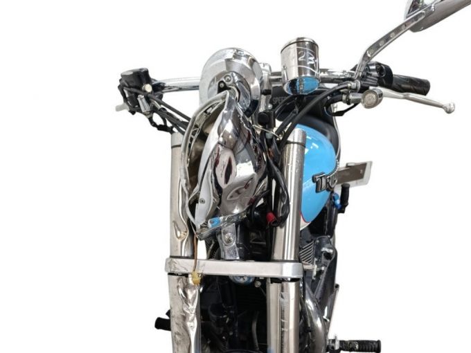 TRIUMPH SPEEDMASTER 900 4