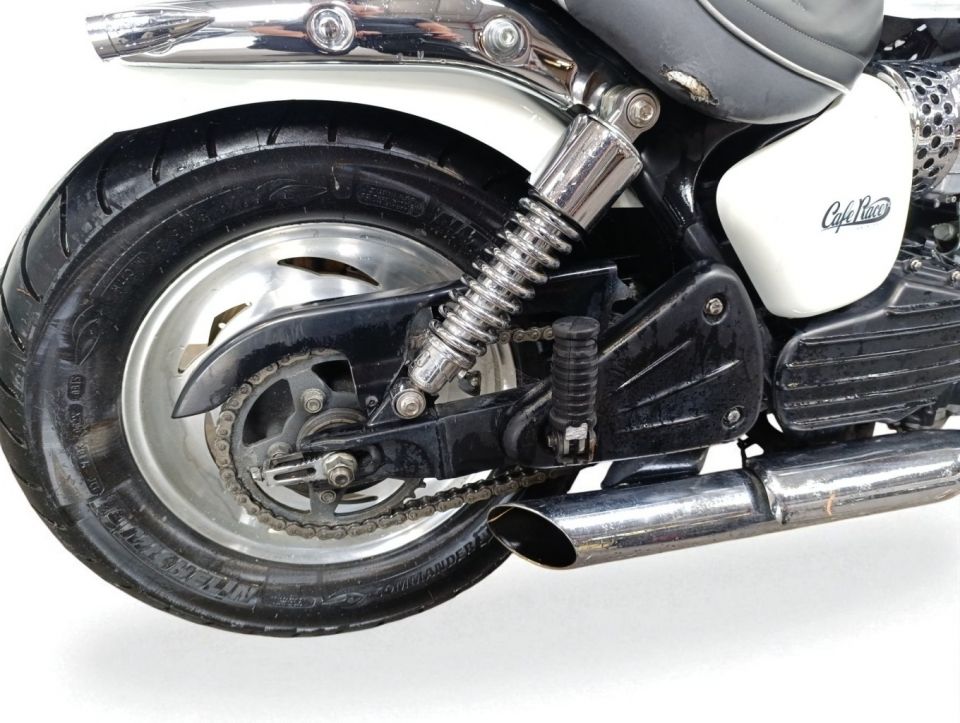 TRIUMPH SPEEDMASTER 900 4