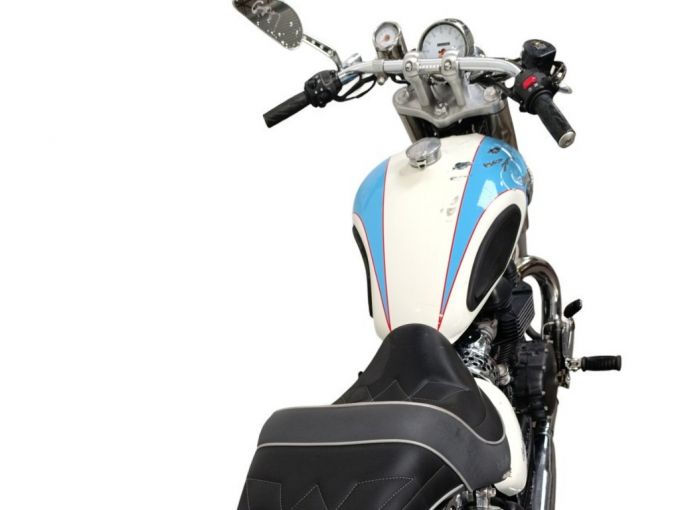 TRIUMPH SPEEDMASTER 900 4