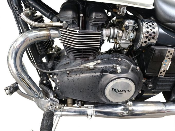 TRIUMPH SPEEDMASTER 900 4