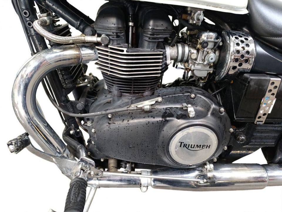 TRIUMPH SPEEDMASTER 900 4