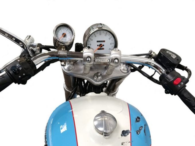 TRIUMPH SPEEDMASTER 900 4