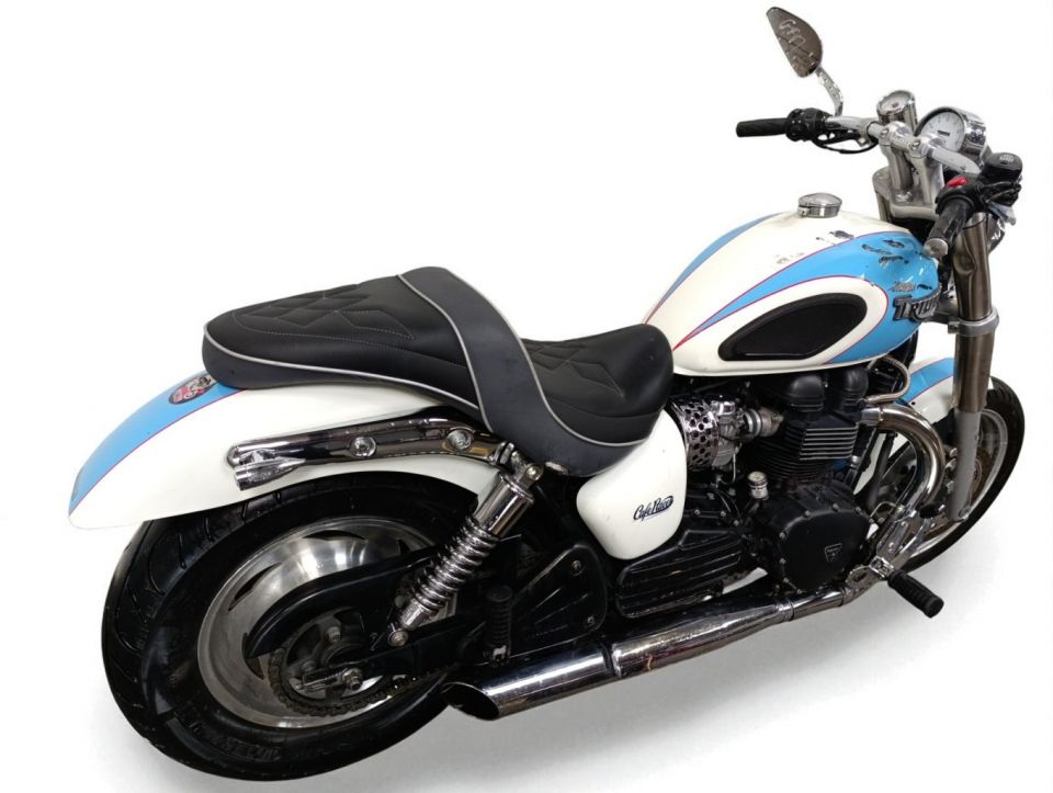 TRIUMPH SPEEDMASTER 900 4