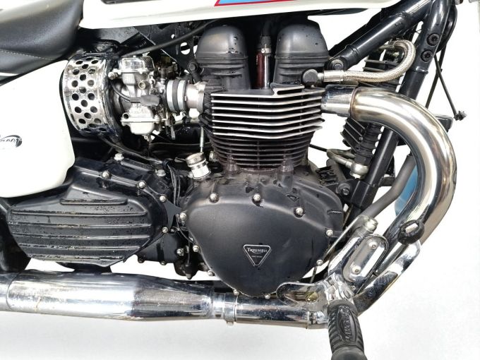 TRIUMPH SPEEDMASTER 900 4