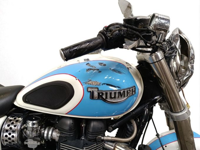 TRIUMPH SPEEDMASTER 900 4