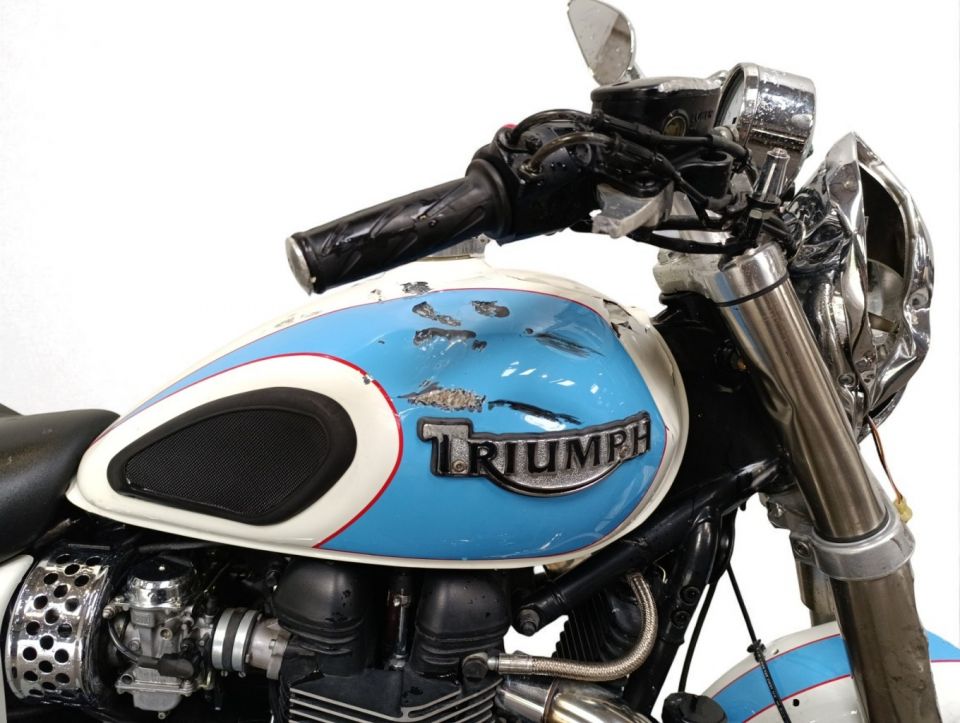 TRIUMPH SPEEDMASTER 900 4