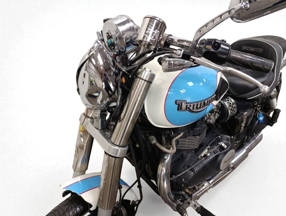 TRIUMPH SPEEDMASTER 900 4