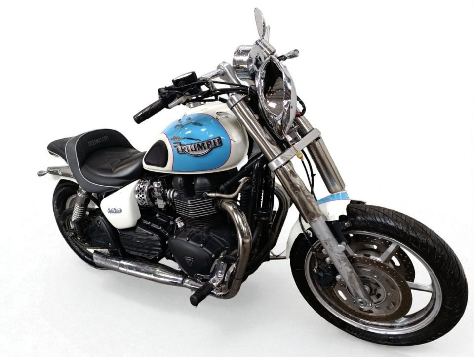 TRIUMPH SPEEDMASTER 900 4