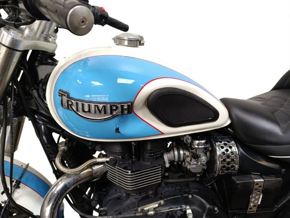 TRIUMPH SPEEDMASTER 900 4