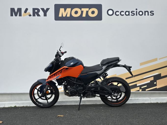 KTM 125 DUKE ABS 4