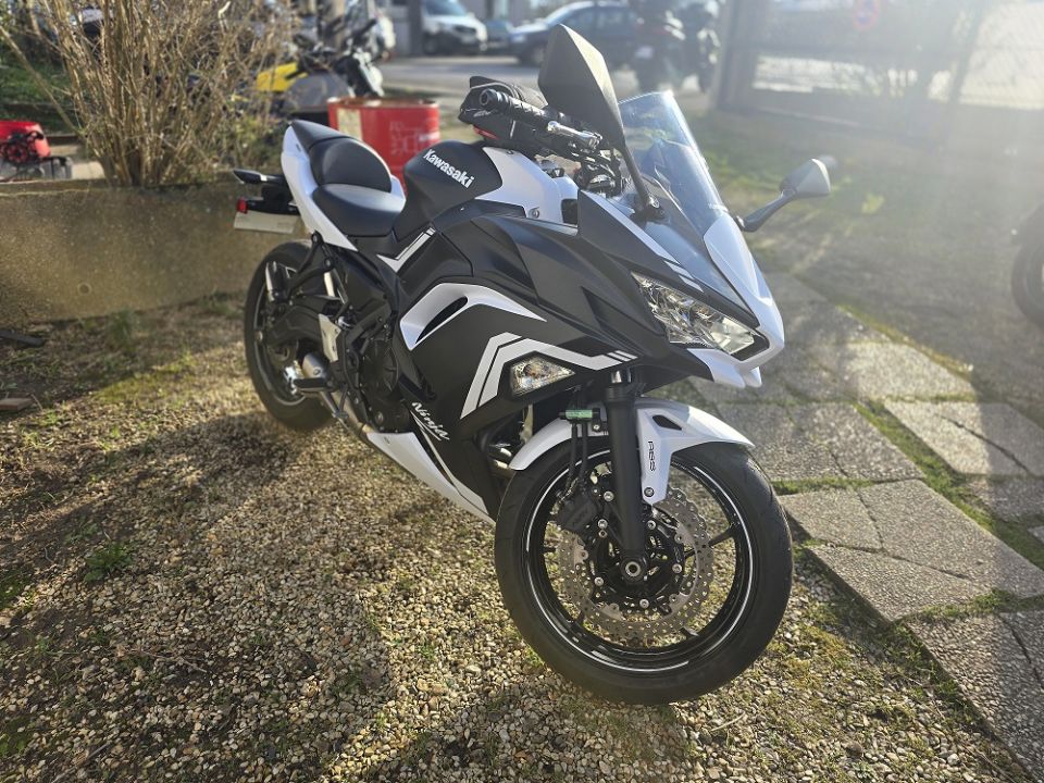 KAWASAKI NINJA 650 4