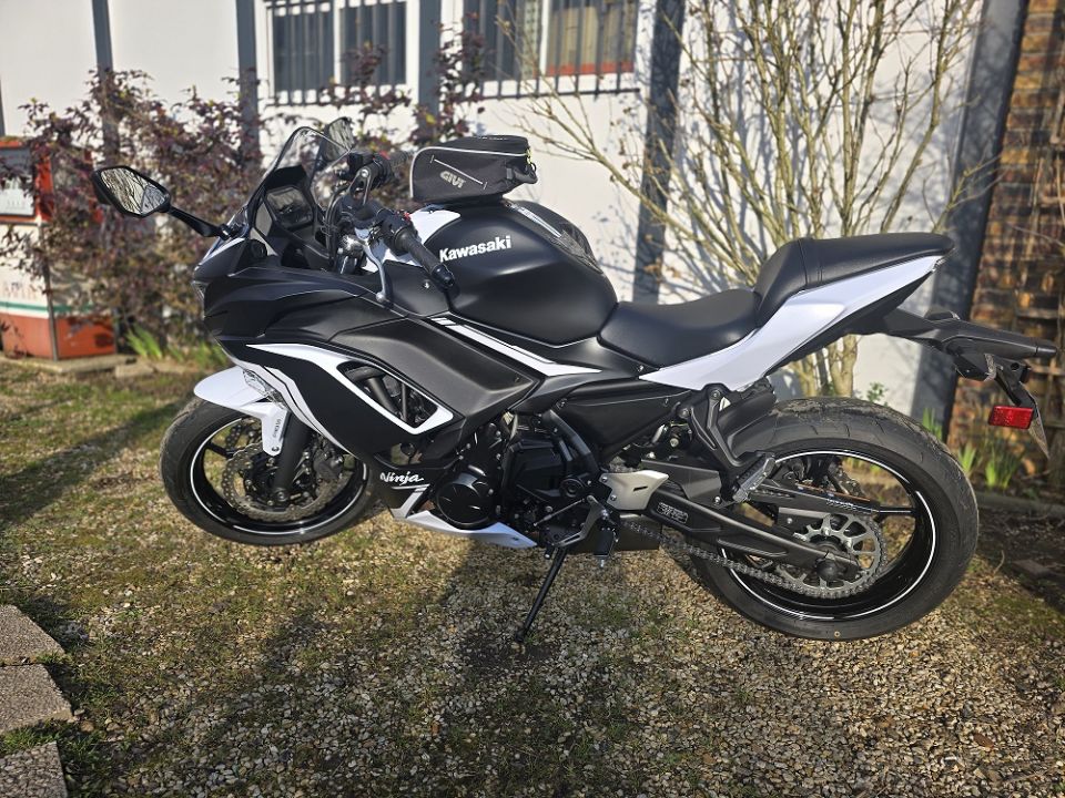 KAWASAKI NINJA 650 4