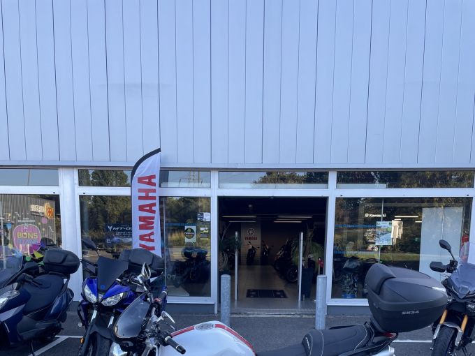 YAMAHA FZ6 (98CV) 4