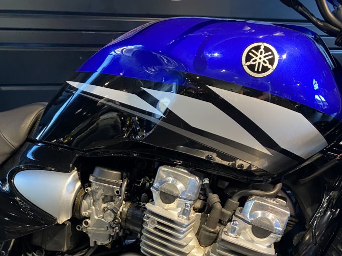 YAMAHA XJR 1300 SP 4
