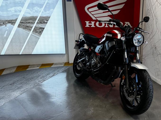 YAMAHA XSR 700 ABS 4