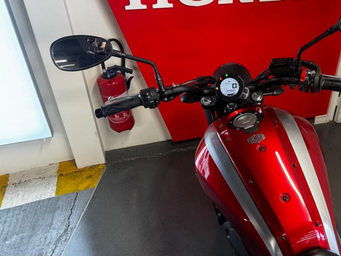 YAMAHA XSR 700 ABS 4