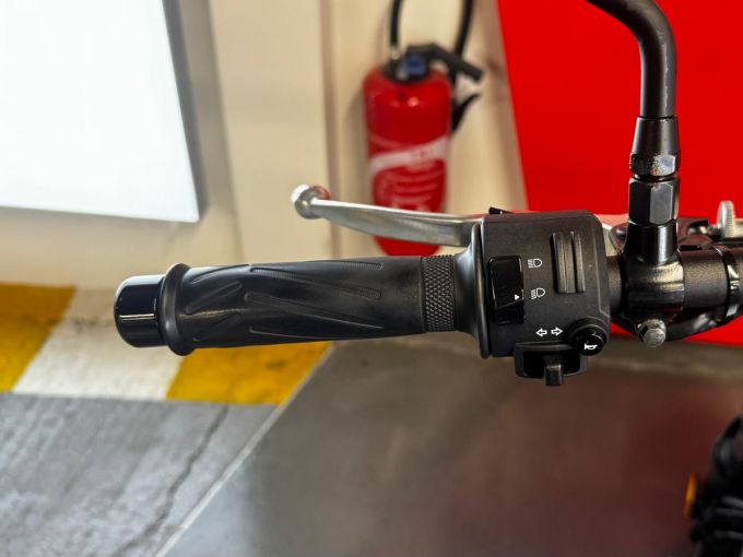 YAMAHA XSR 700 ABS 4