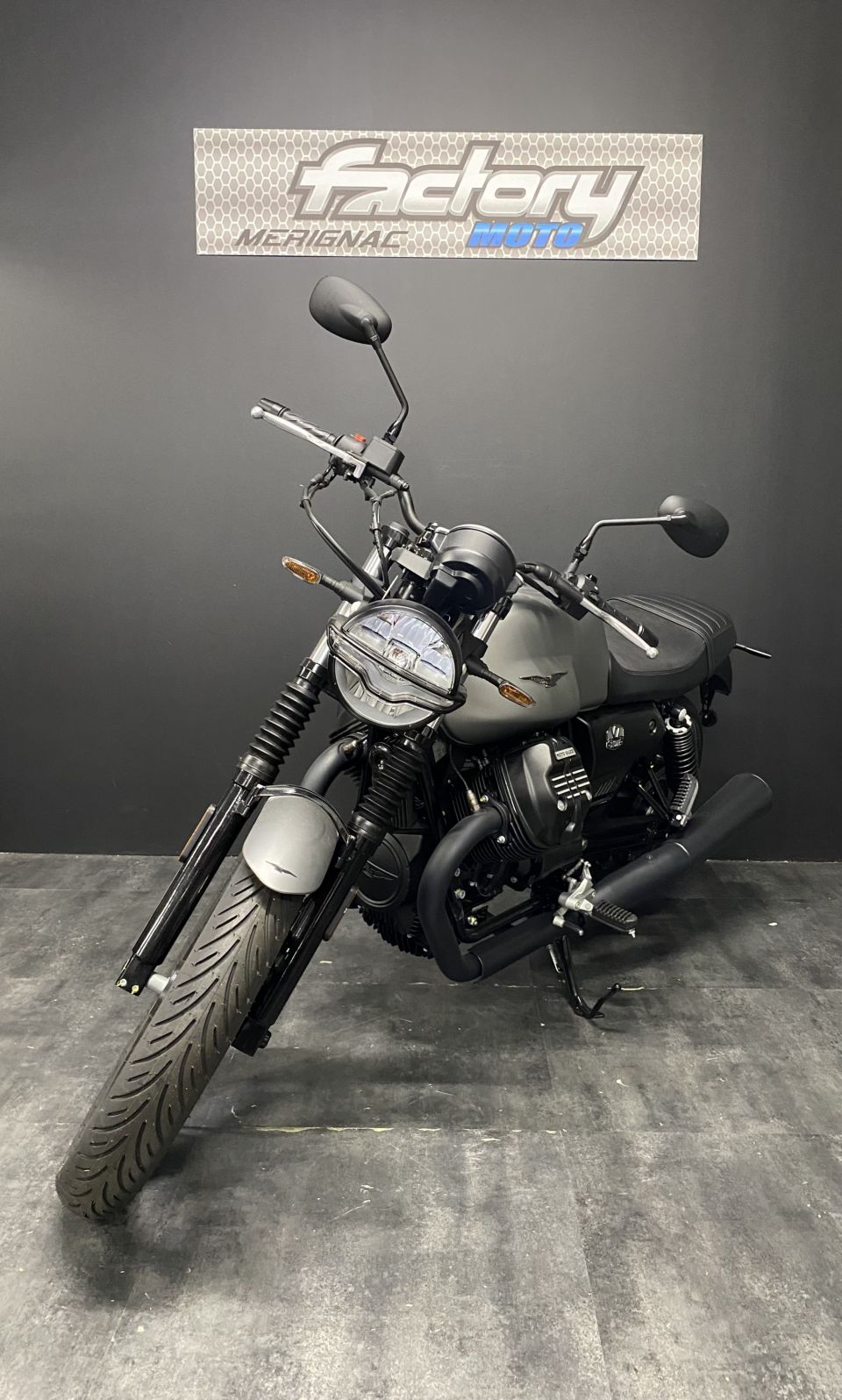 MOTO GUZZI V7 STONE 4