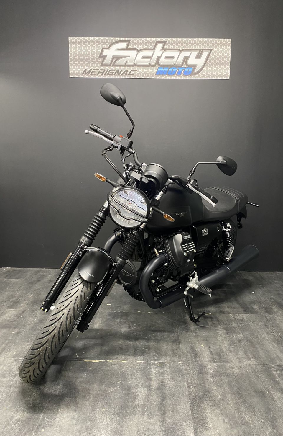 MOTO GUZZI V7 STONE 4
