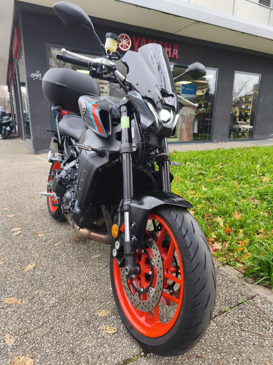 YAMAHA MT-09 4
