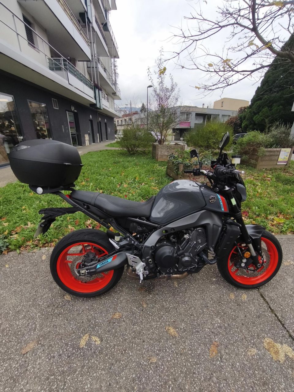 YAMAHA MT-09 4