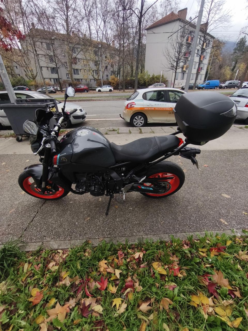 YAMAHA MT-09 4