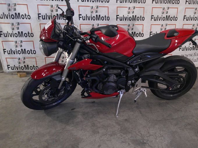 TRIUMPH Street Triple 660 4