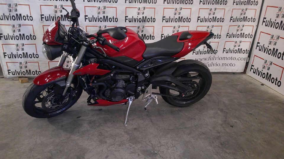 TRIUMPH Street Triple 660 4