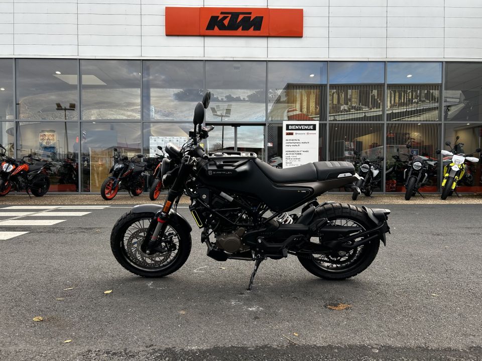 HUSQVARNA SVARTPILEN 125 ABS 4