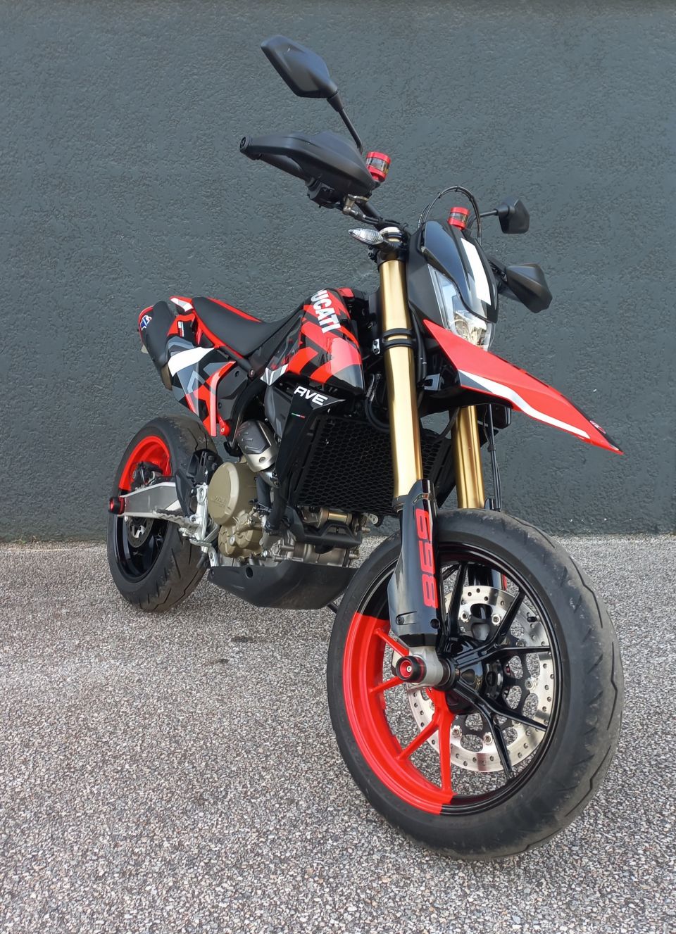 DUCATI HYPERMOTARD 698 RVE 4