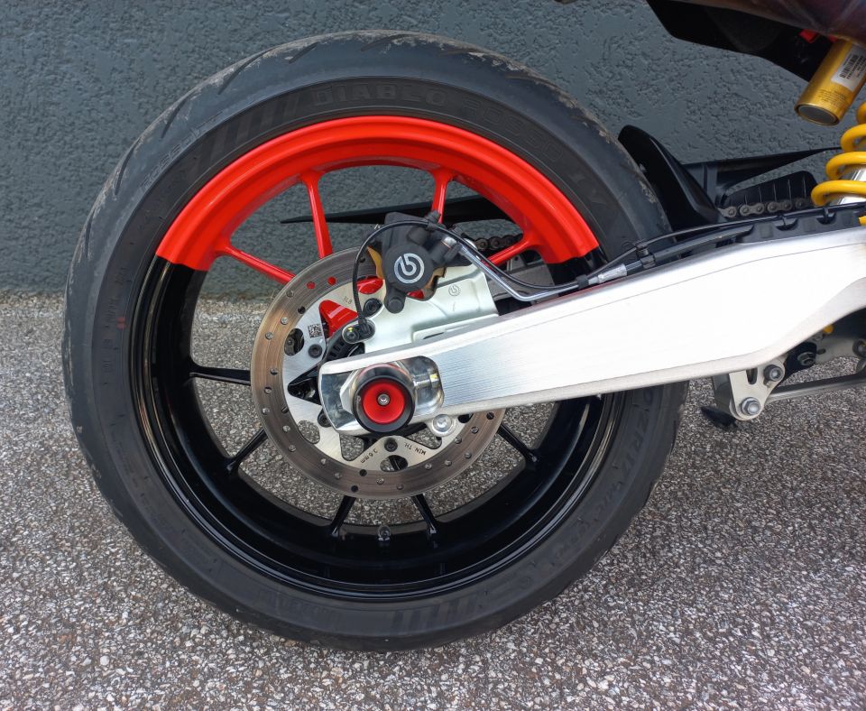 DUCATI HYPERMOTARD 698 RVE 4