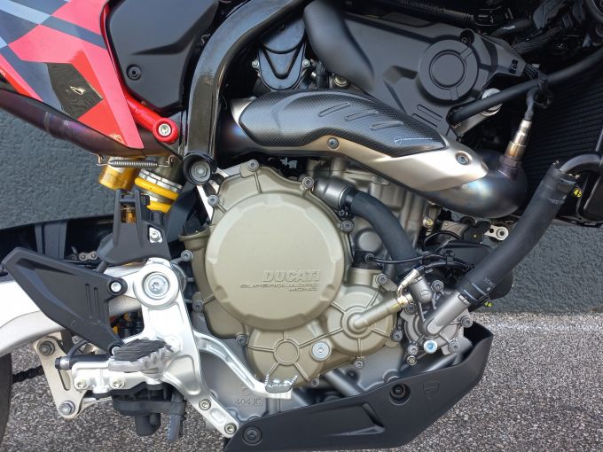 DUCATI HYPERMOTARD 698 RVE 4