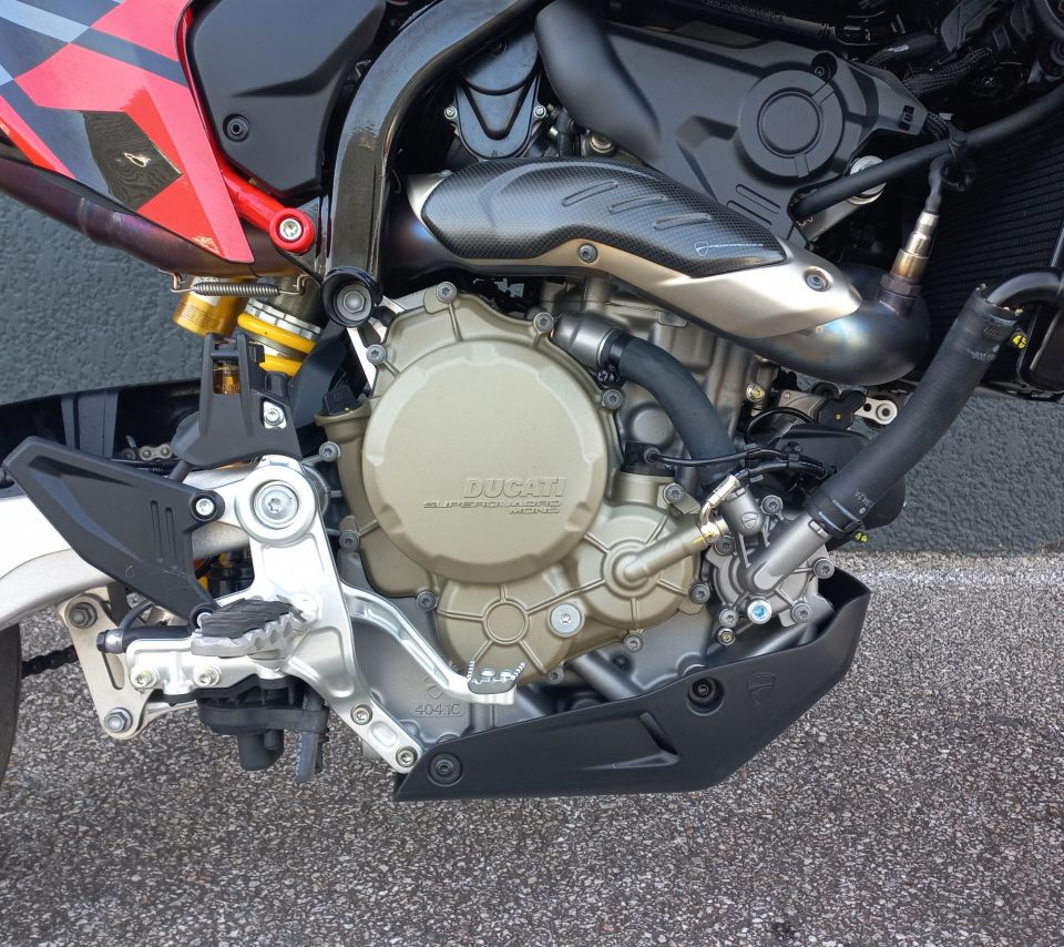 DUCATI HYPERMOTARD 698 RVE 4