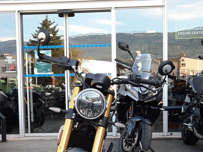 TRIUMPH SPEED 400 4