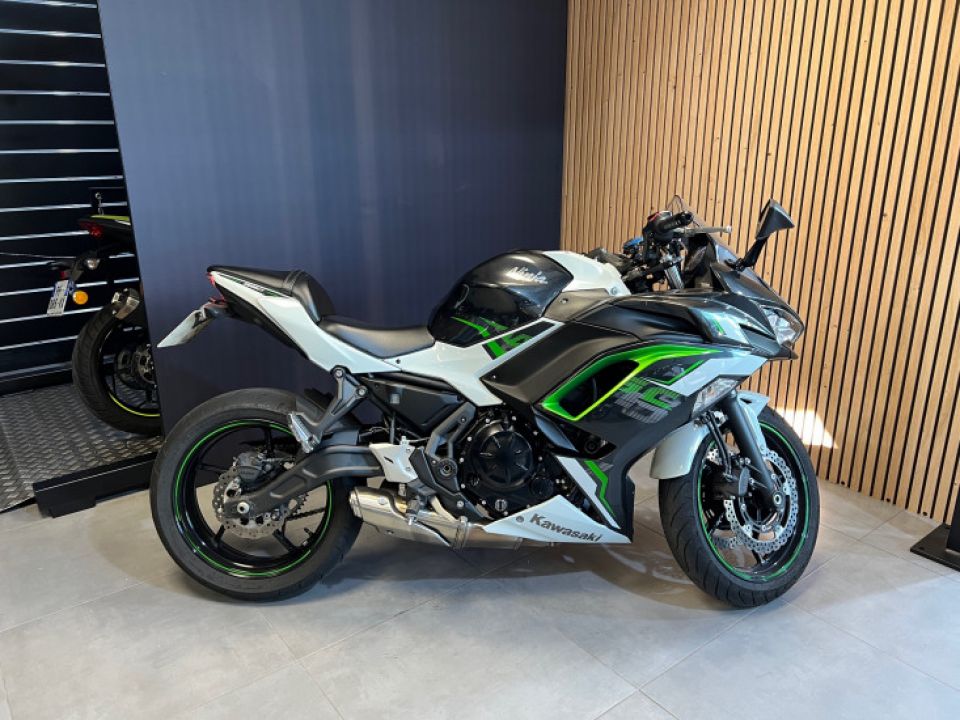 KAWASAKI NINJA 650 4