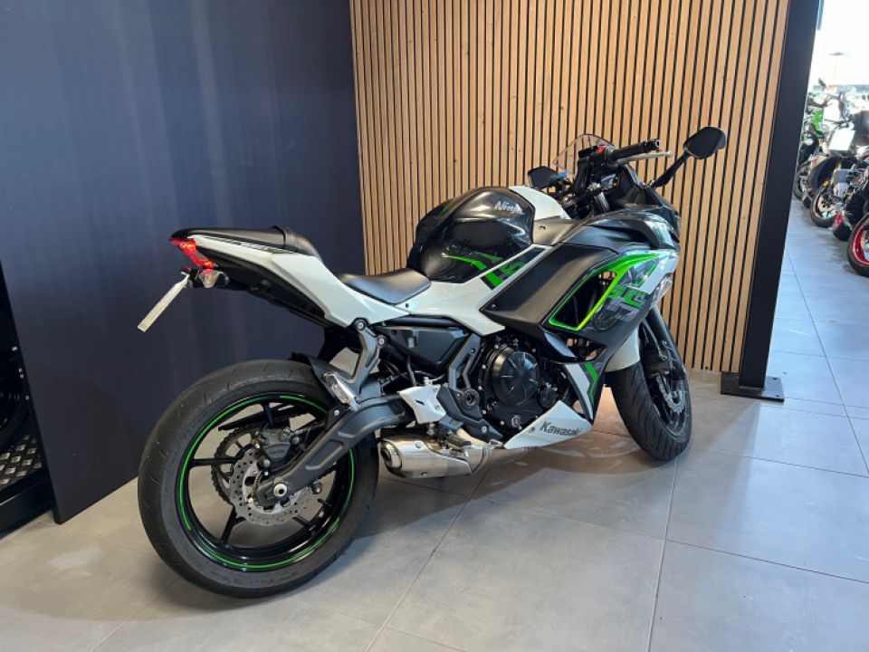 KAWASAKI NINJA 650 4