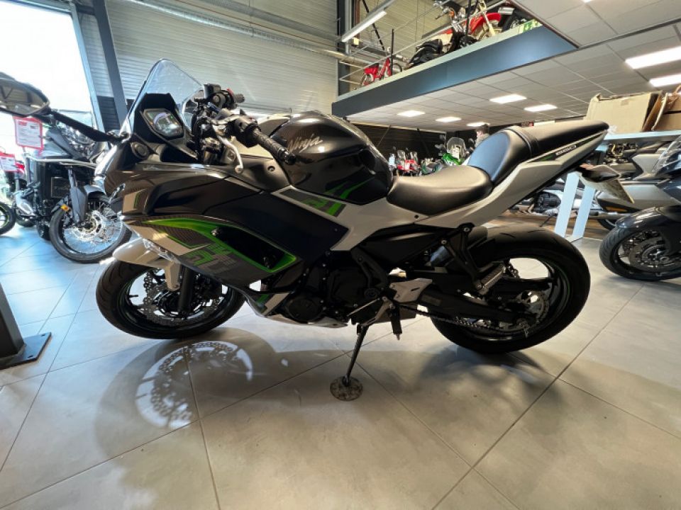 KAWASAKI NINJA 650 4